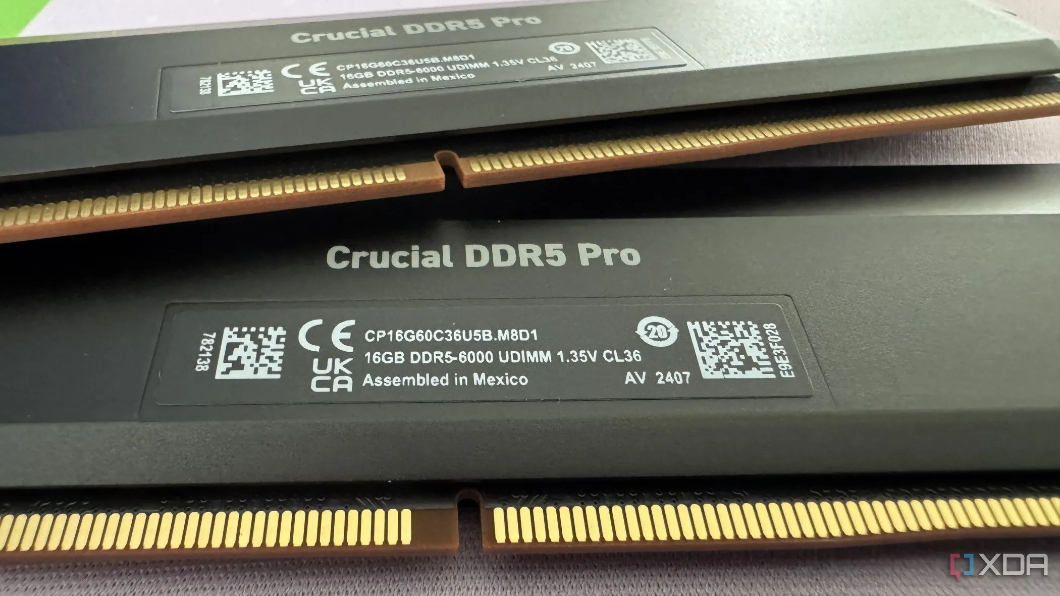 Nhãn thông số kit RAM DDR5 Crucial Pro Overclocking 6000MHz với độ trễ CAS thấp