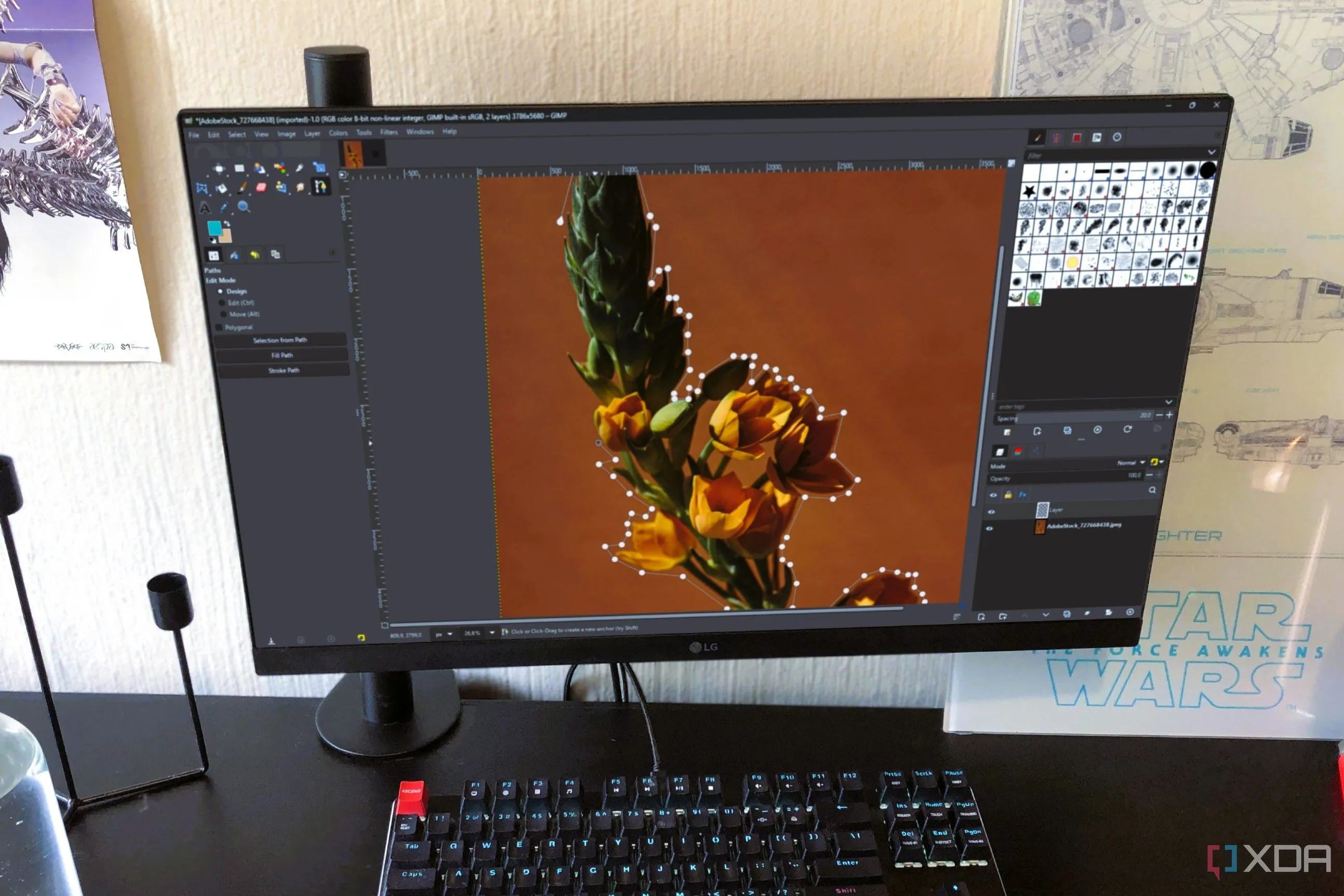 Nhiều cửa sổ chỉnh sửa của GIMP trên máy tính để bàn, minh họa các tính năng chuyên nghiệp mà phần mềm mã nguồn mở cung cấp