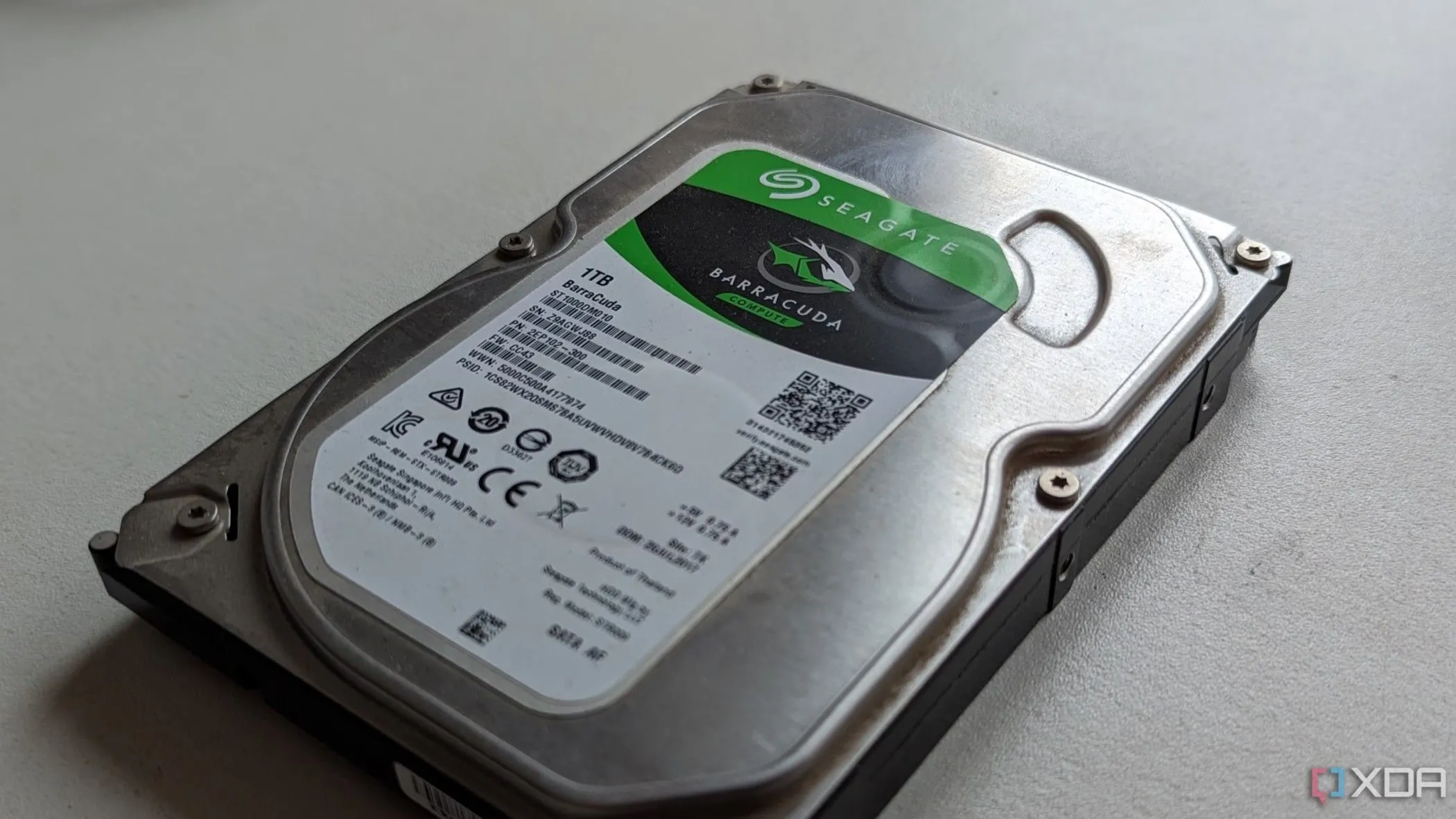 Ổ cứng HDD Seagate 1TB với nhãn hiệu rõ ràng