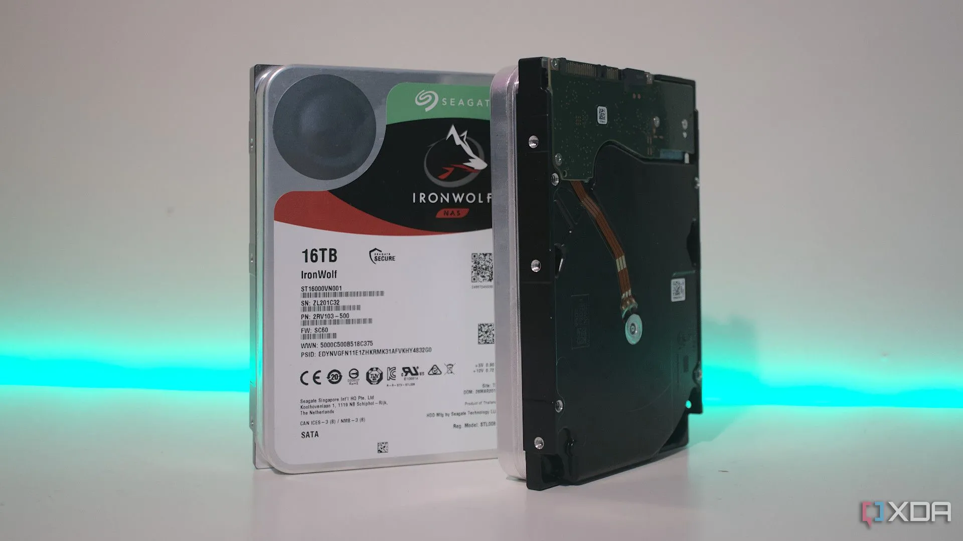 Ổ cứng HDD Seagate IronWolf dung lượng 16TB, minh họa cho việc lưu trữ dữ liệu truyền thống