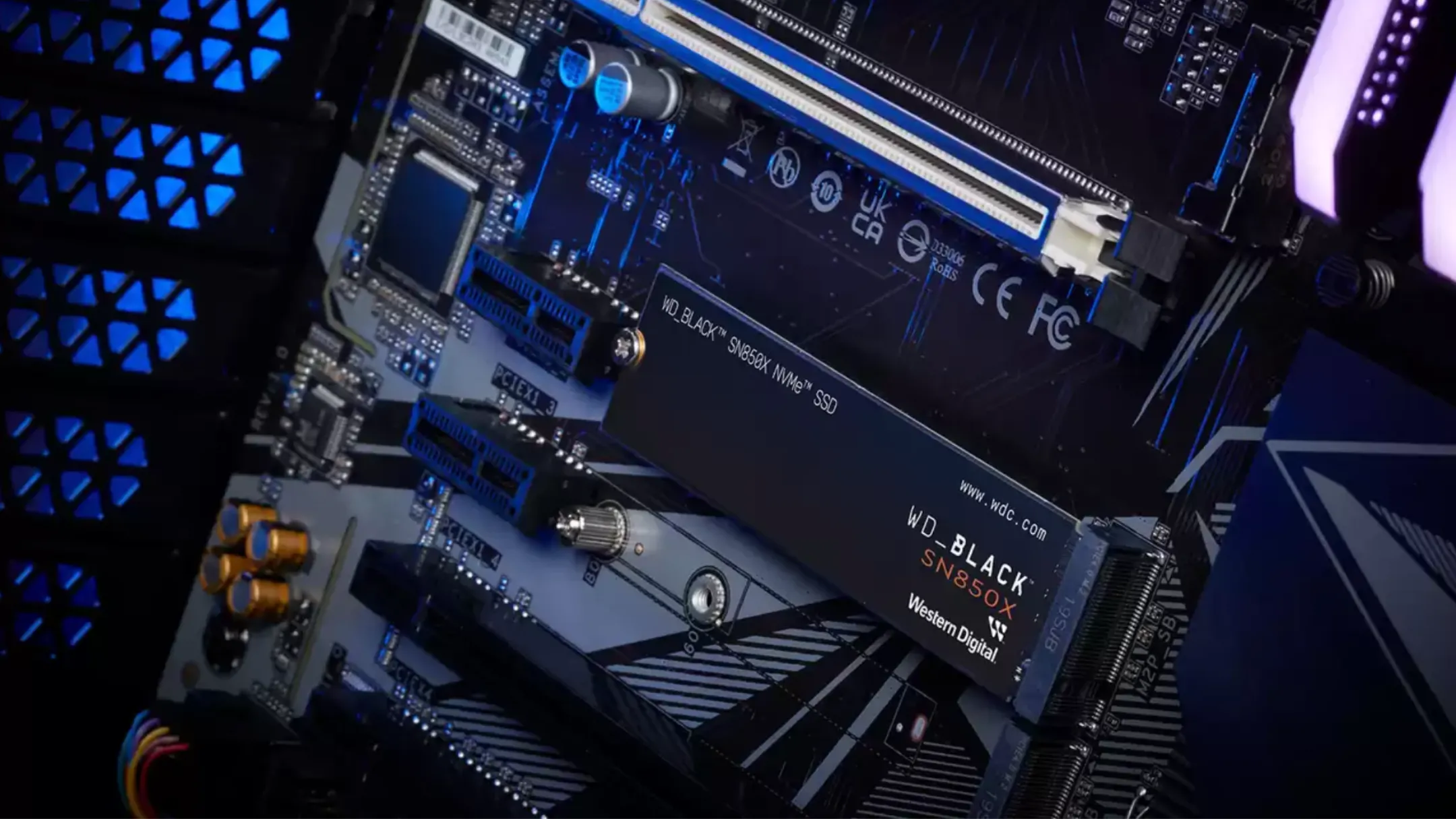 Ổ cứng WD Black SN850X 8TB M.2 NVMe lắp đặt trên bo mạch chủ PC