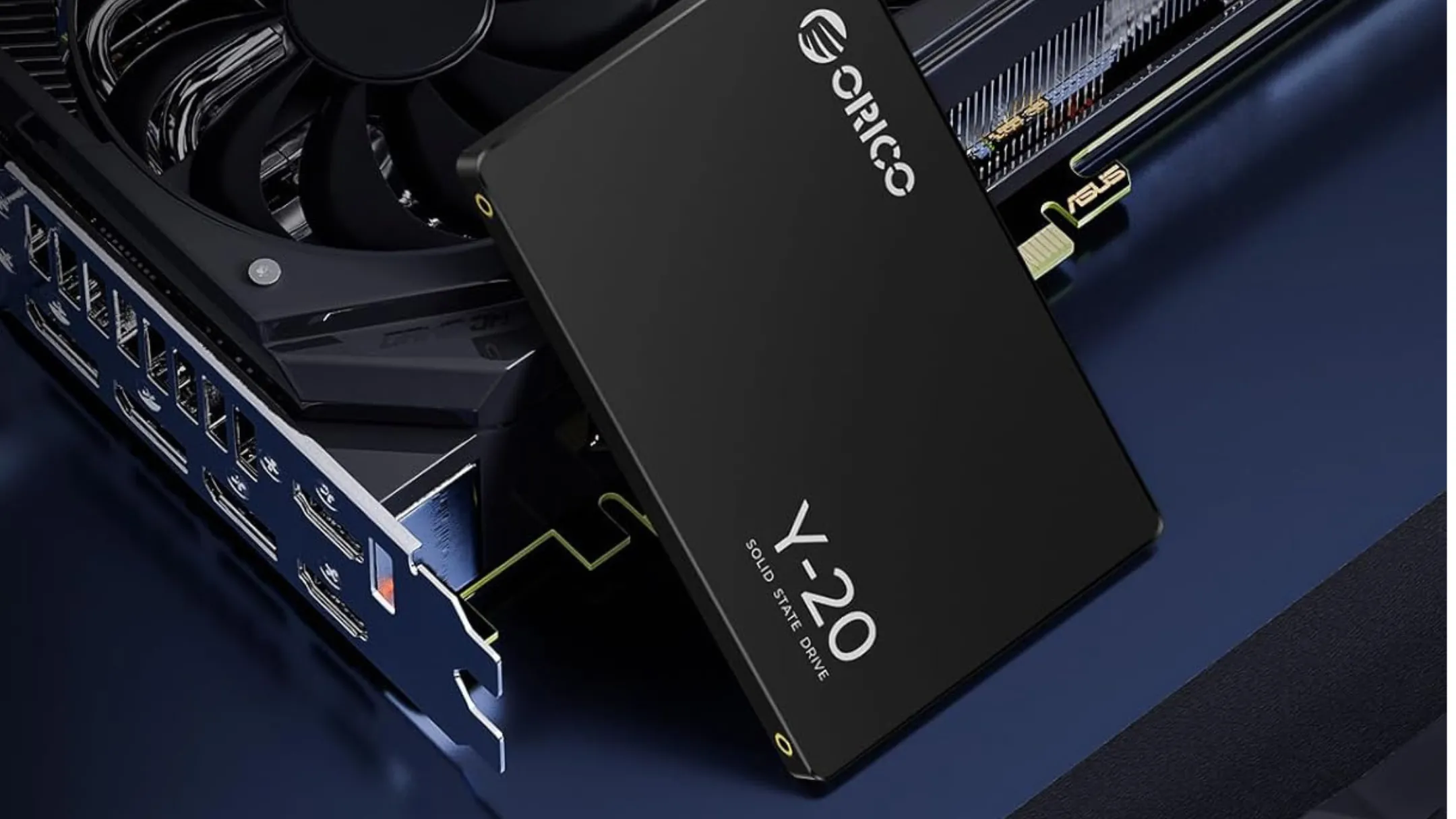 Ổ đĩa SSD SATA 4TB của ORICO được gắn trên card đồ họa, minh họa dung lượng lưu trữ lớn