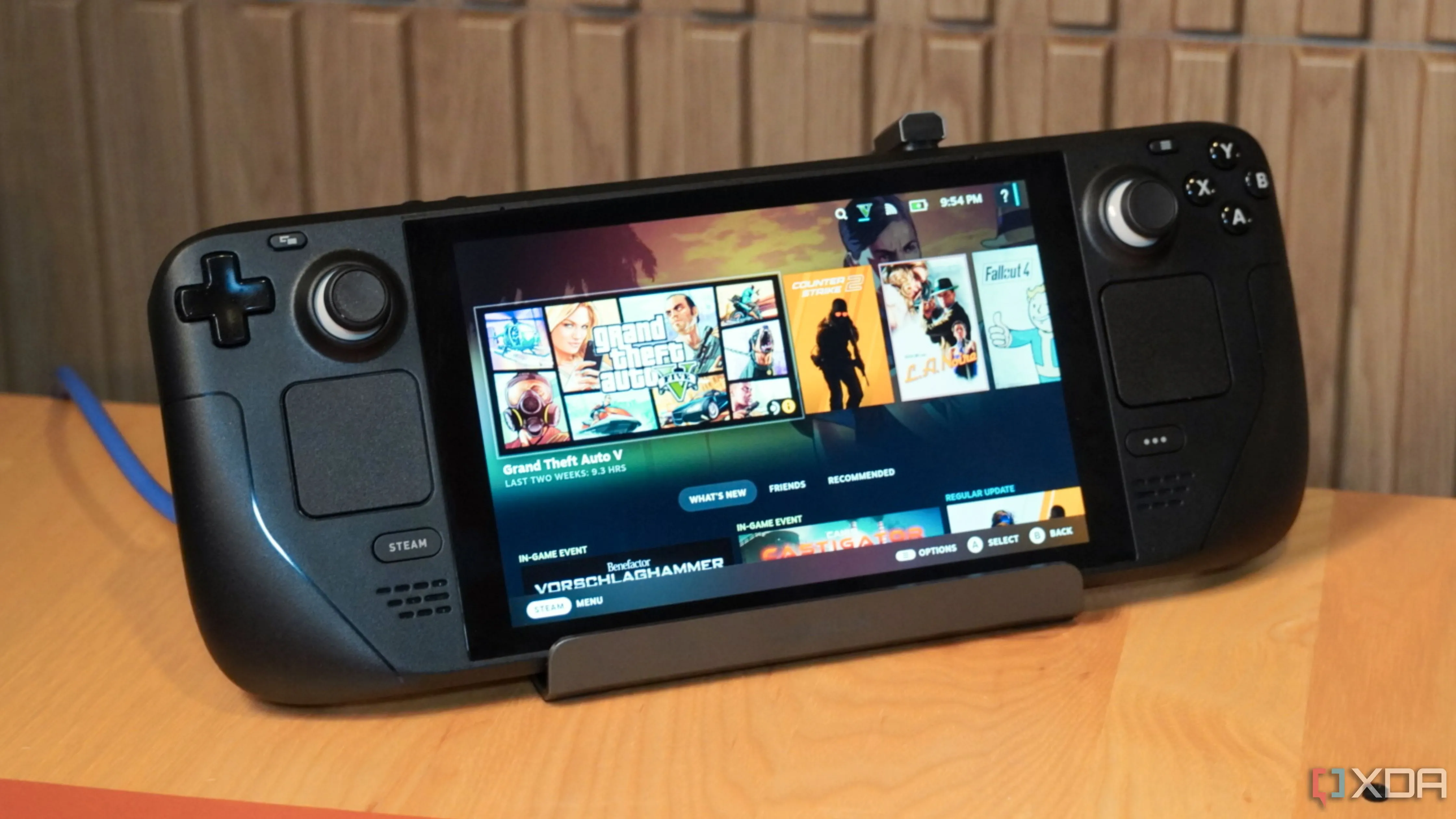 Phụ kiện dock SSD của Steam Deck, biểu tượng cho hệ sinh thái gaming đa dạng và sự phát triển công nghệ hỗ trợ ngành game.