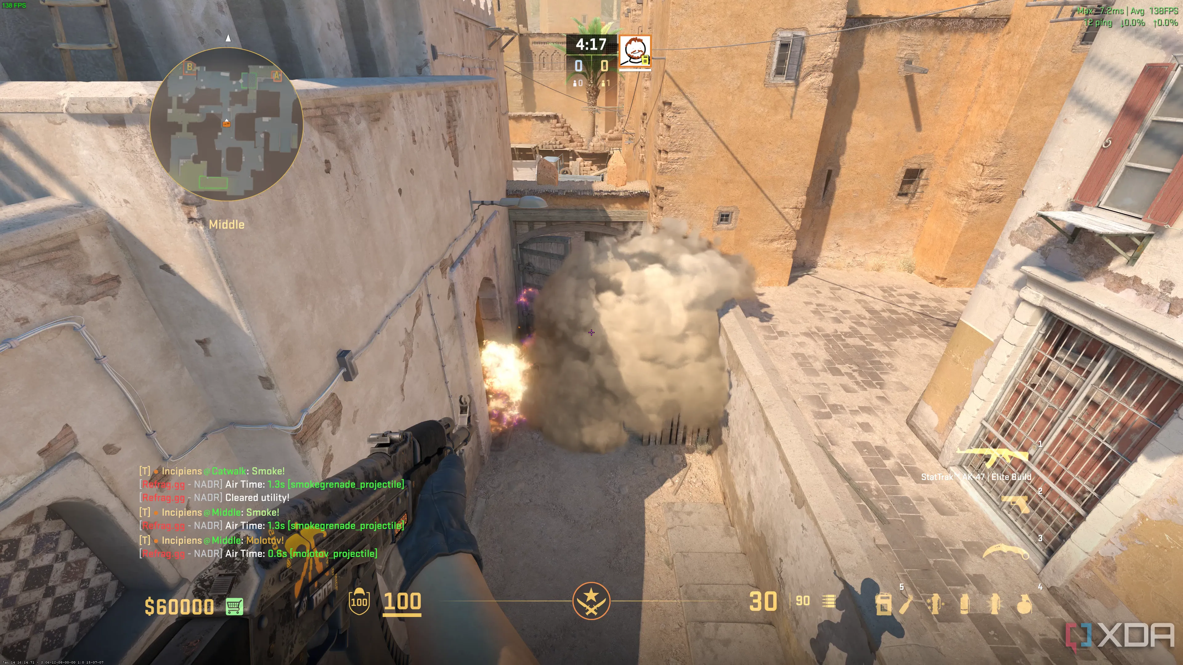 Quả bom khói (smoke grenade) phát nổ trong Counter-Strike 2, minh họa vai trò của vật phẩm hỗ trợ trong chiến thuật.