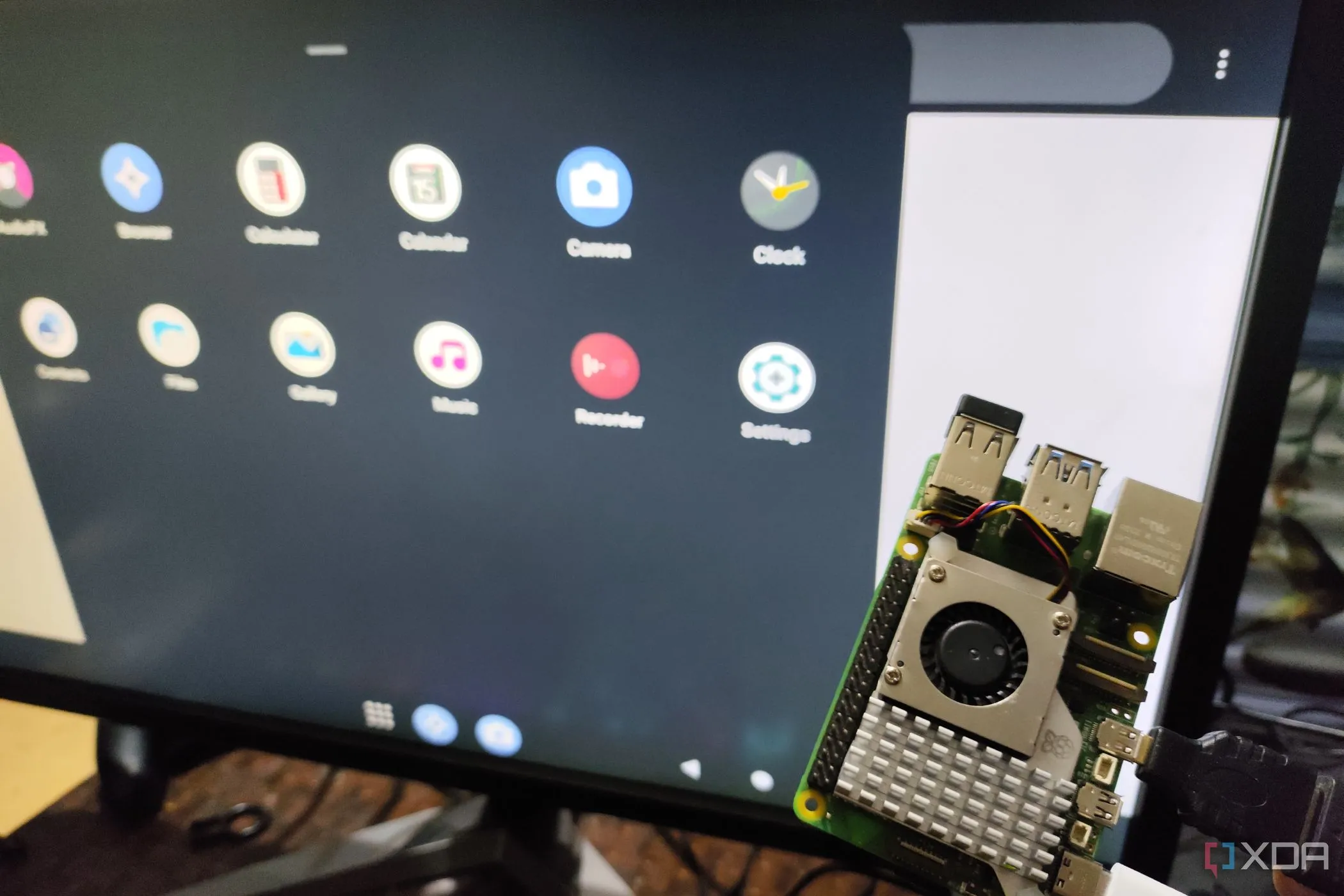 Raspberry Pi 5 đang chạy hệ điều hành LineageOS