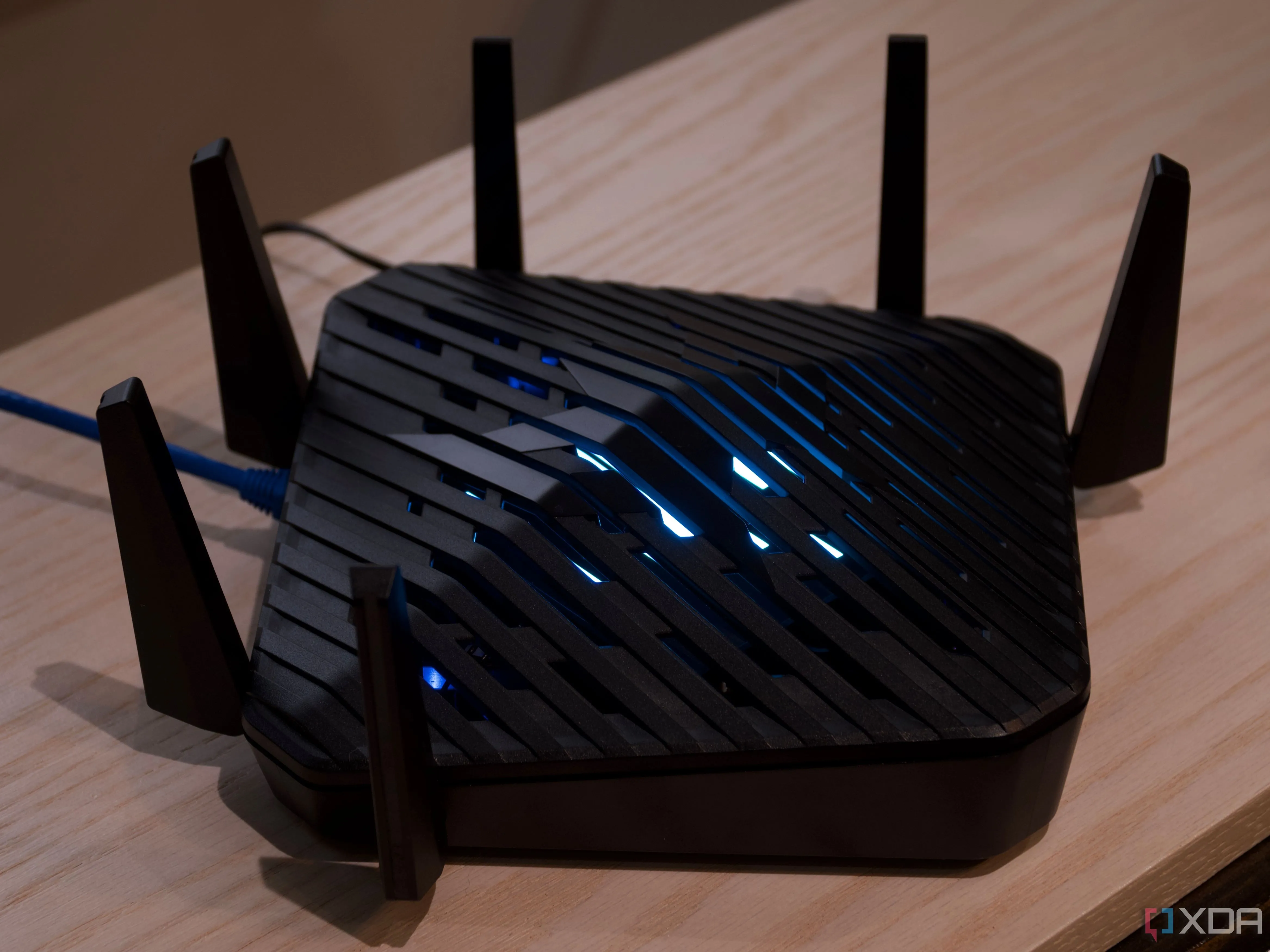 Router Acer Predator Connect W6 với đèn báo hoạt động, thể hiện hiệu suất và tính năng vượt trội