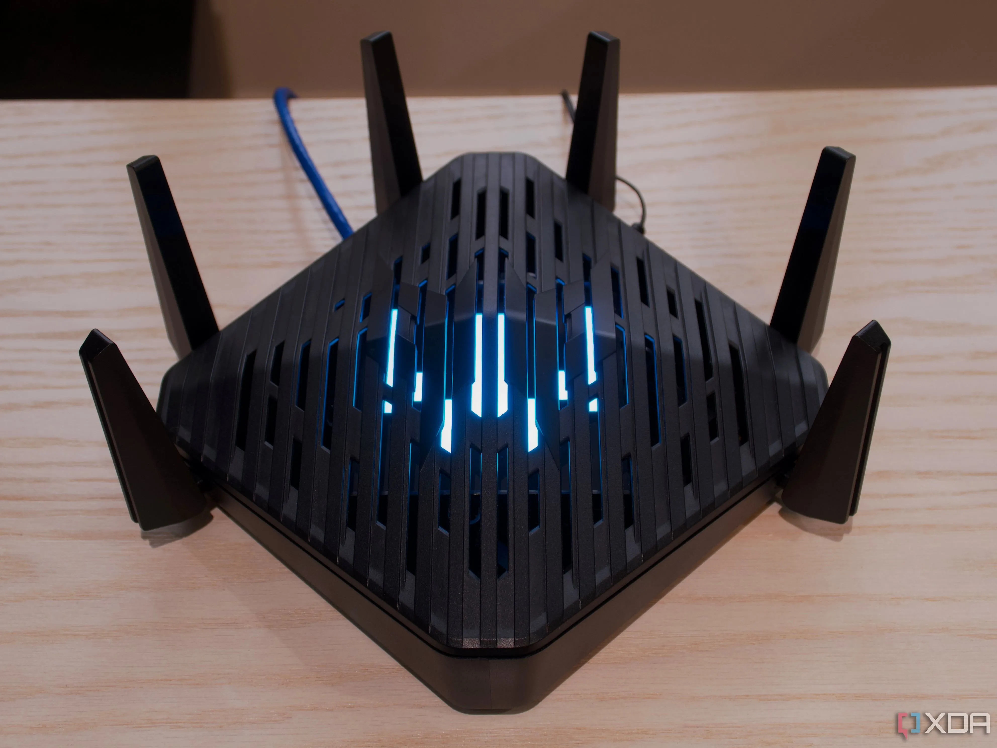 Router gaming Acer Predator Connect W6 với các cổng kết nối tốc độ cao, minh họa cho hiệu suất mạng