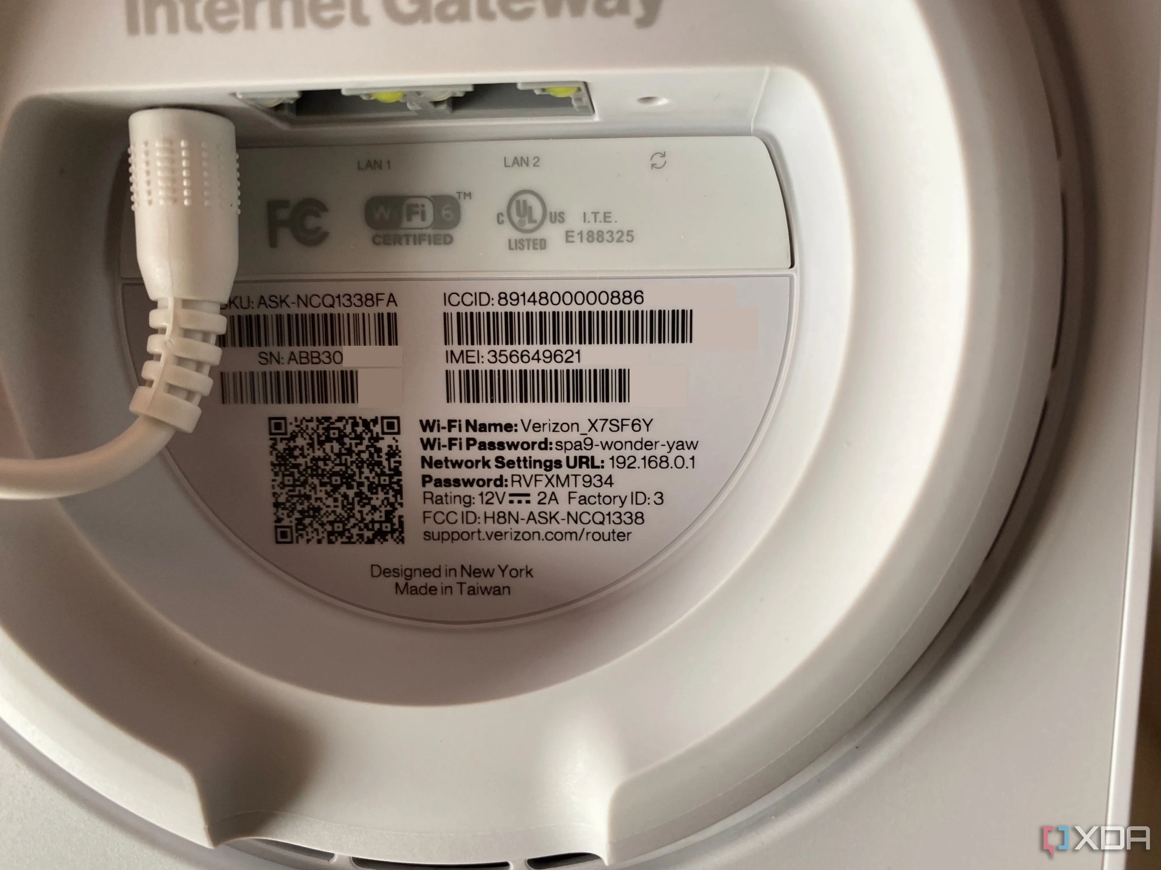 Router Wi-Fi 5G của Verizon với các cổng Ethernet tốc độ cao, minh họa cho sự phát triển của hạ tầng mạng gia đình.