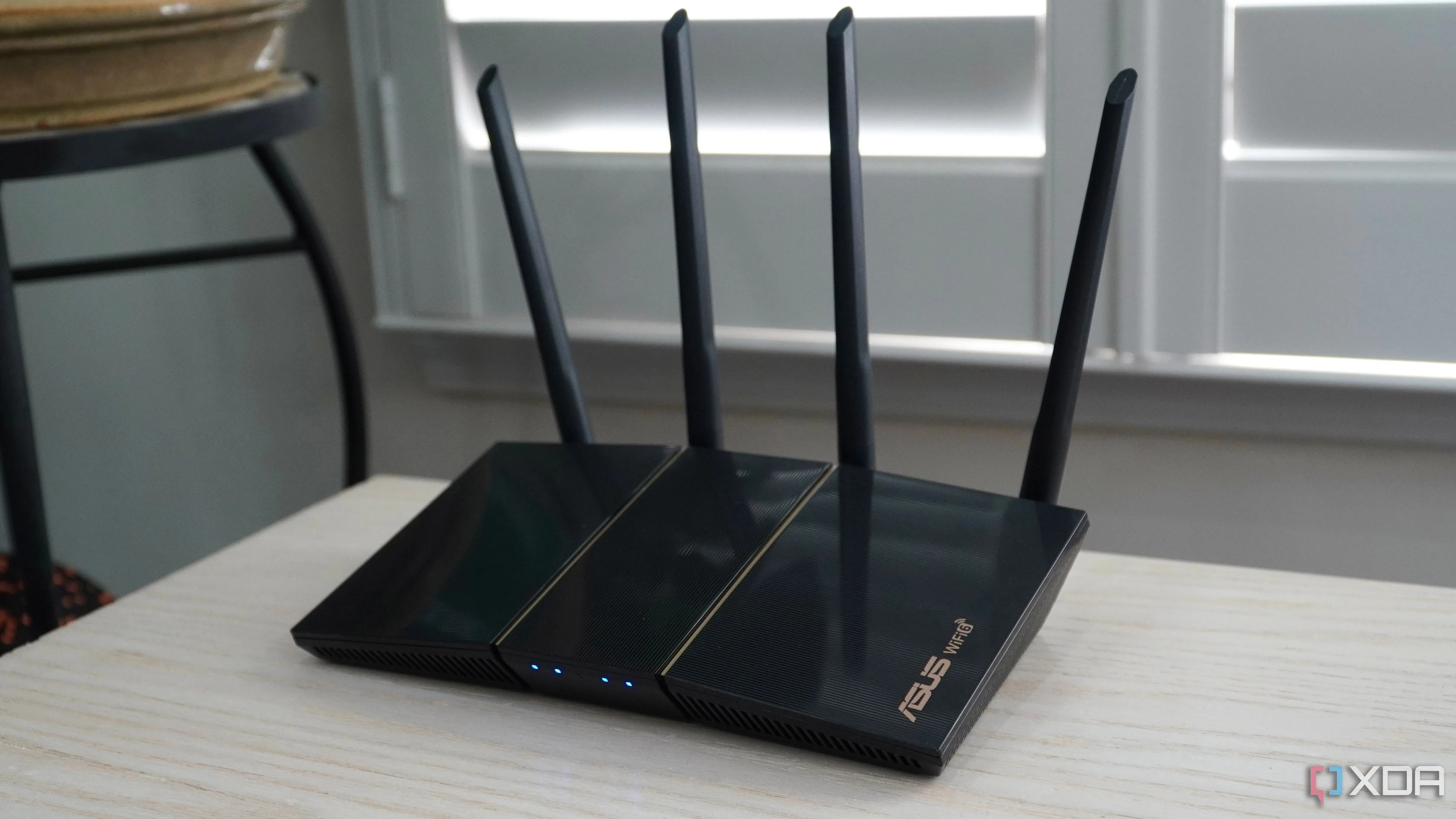 Router Wi-Fi 6 Asus RT-AX57 AX3000, có thể được dùng làm router chuyên dụng cho mạng IoT