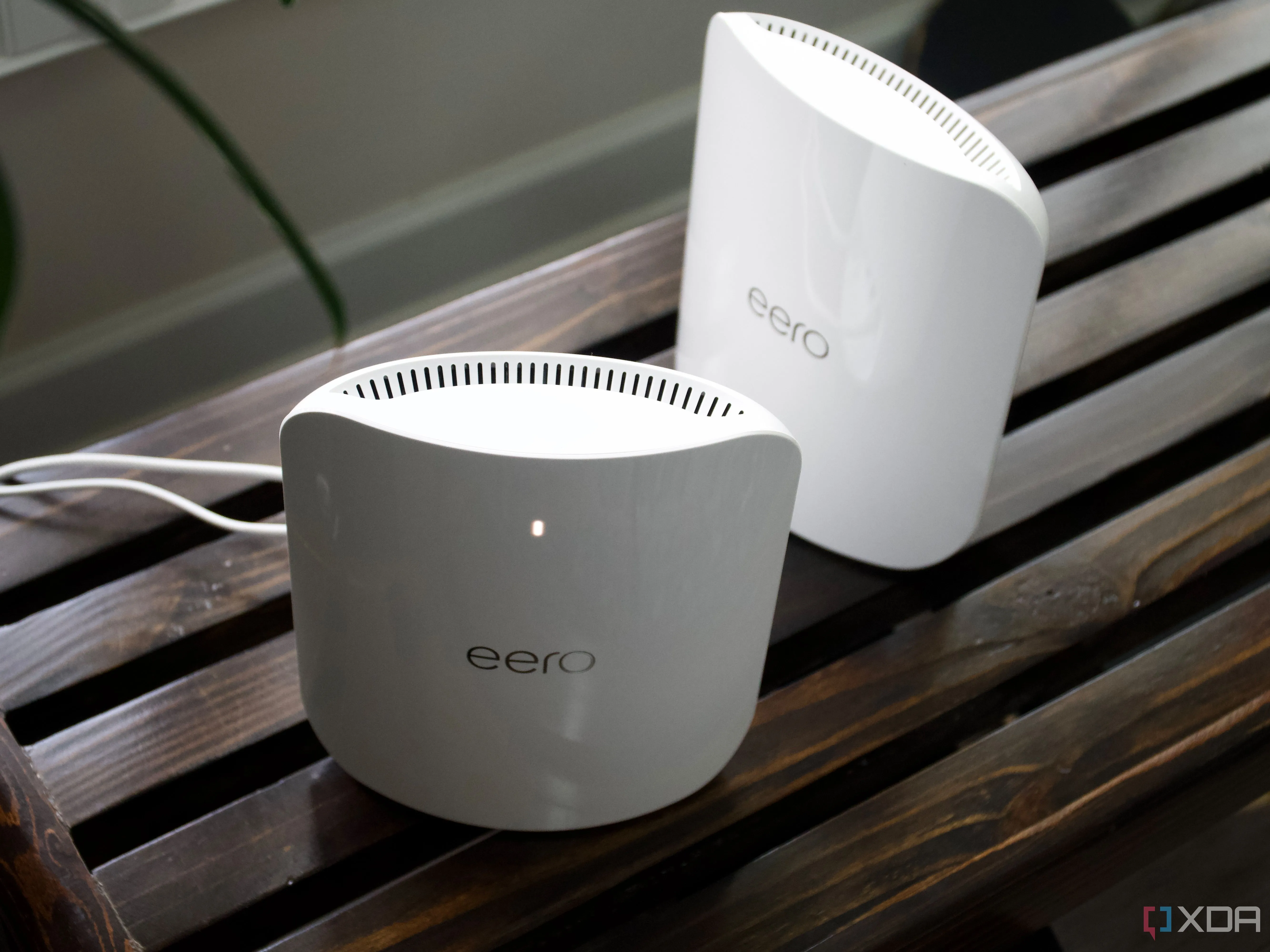 Router Wi-Fi hiện đại với các tính năng quản lý mạng nâng cao