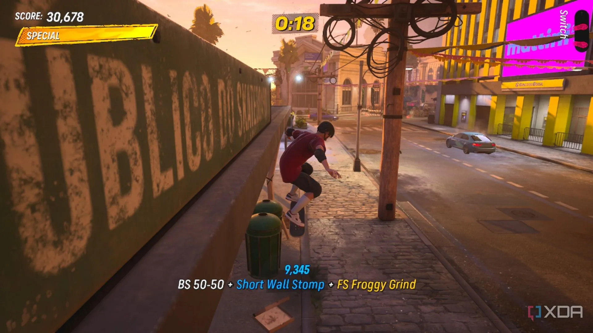Skater Tony Hawk đang thực hiện chuỗi combo trượt ván phức tạp trên sân chơi được làm lại