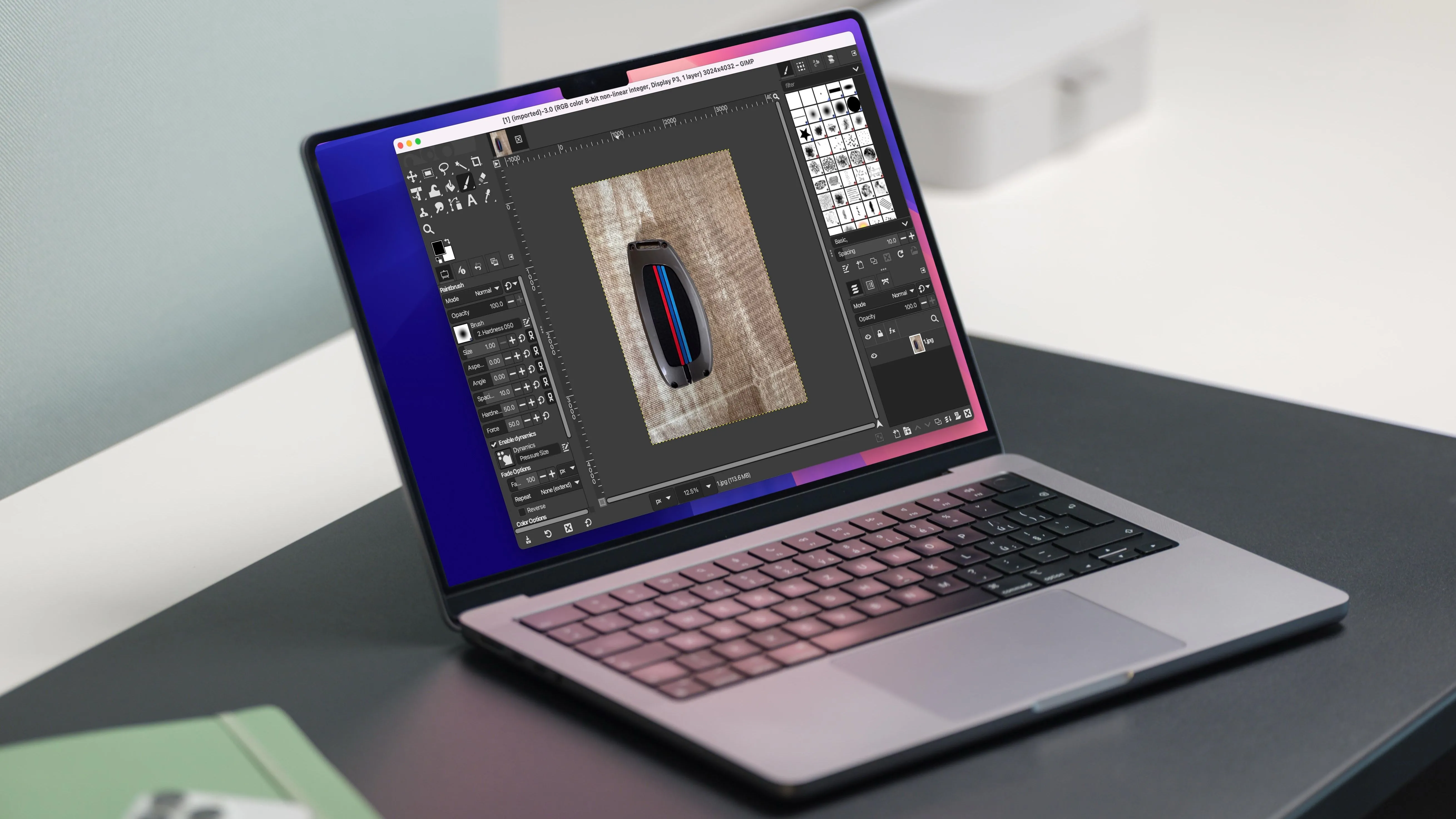 So sánh giao diện và công cụ GIMP 3 với Photoshop, làm nổi bật khả năng biến đổi hình ảnh của GIMP