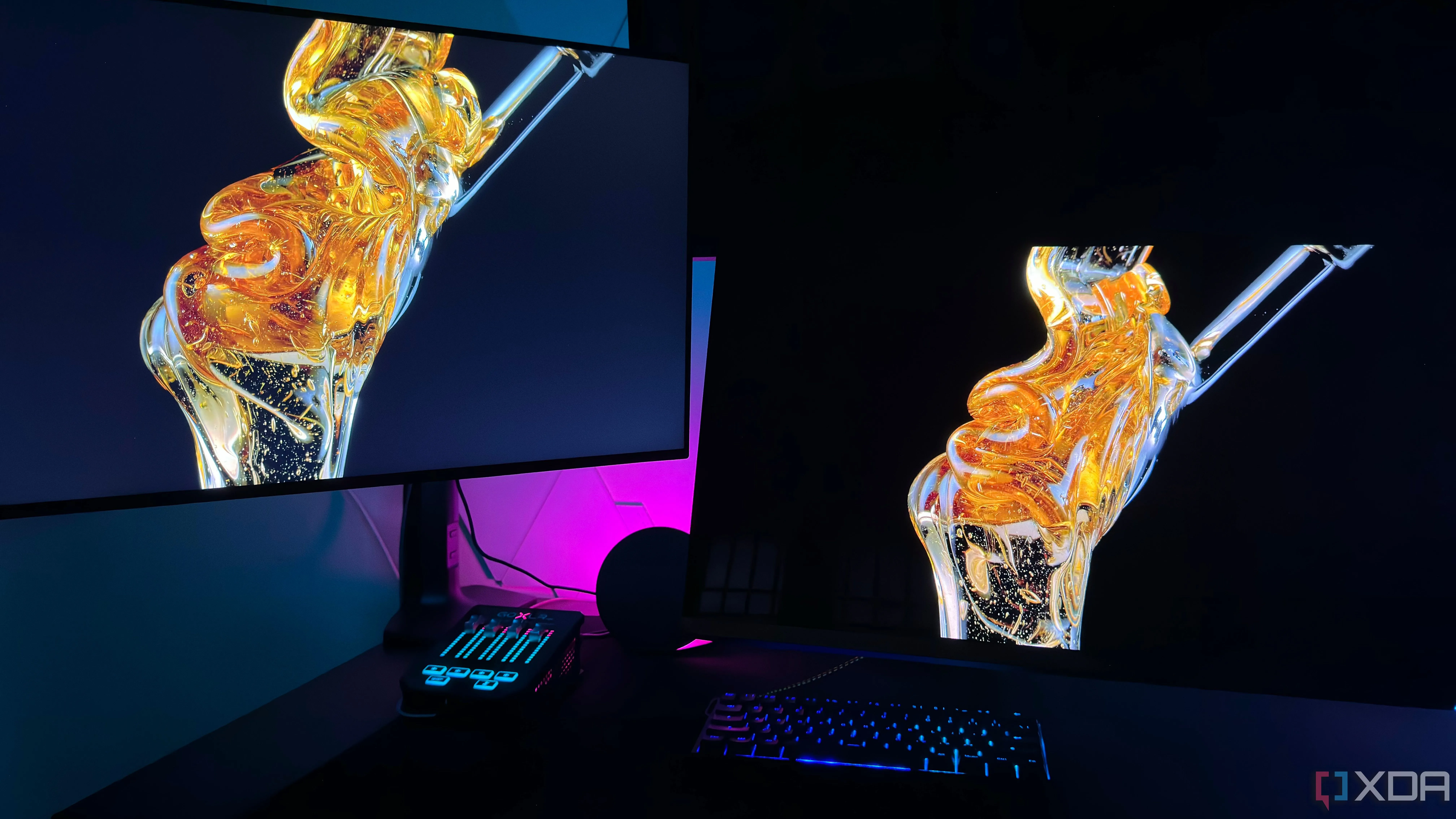 So sánh trực quan giữa màn hình OLED và màn hình LCD, làm nổi bật sự khác biệt về màu sắc và độ tương phản