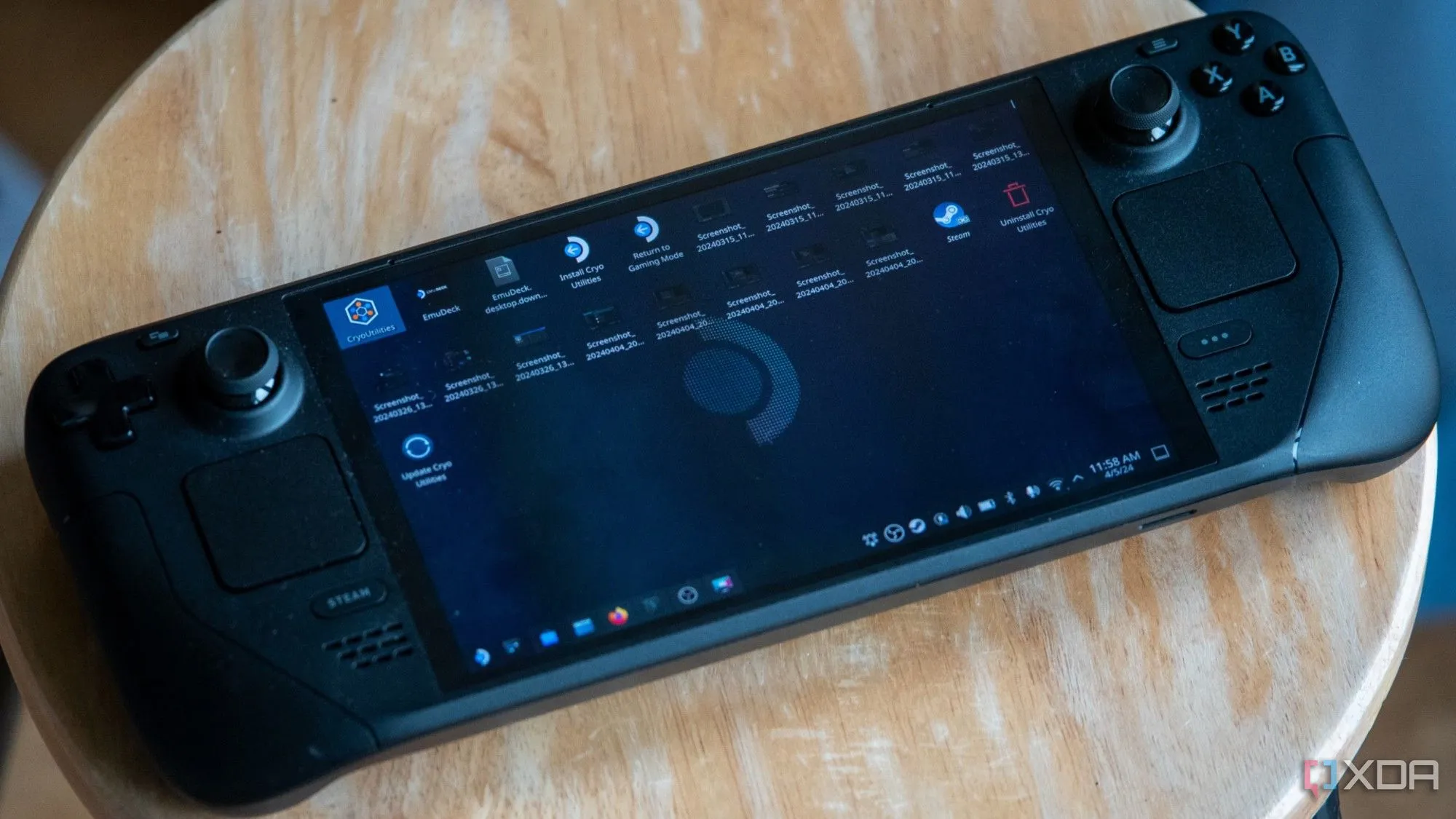 Steam Deck OLED ở chế độ Desktop, minh họa sự ảnh hưởng của việc các game lớn ngừng hỗ trợ Linux đối với thiết bị cầm tay.