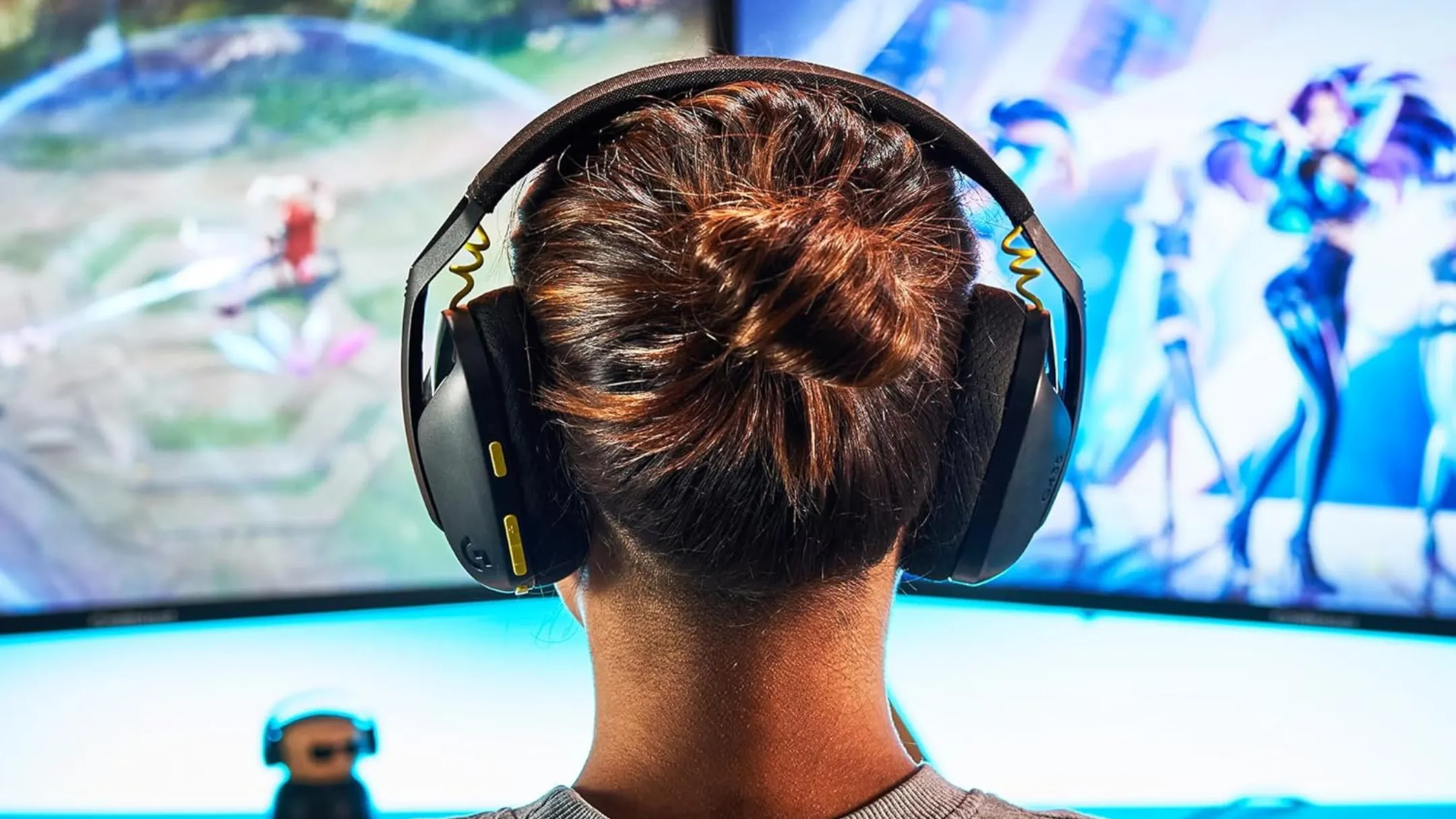Tai nghe gaming không dây Logitech G435 sử dụng kết nối Bluetooth, minh họa tiện ích của Bluetooth tích hợp trên máy tính
