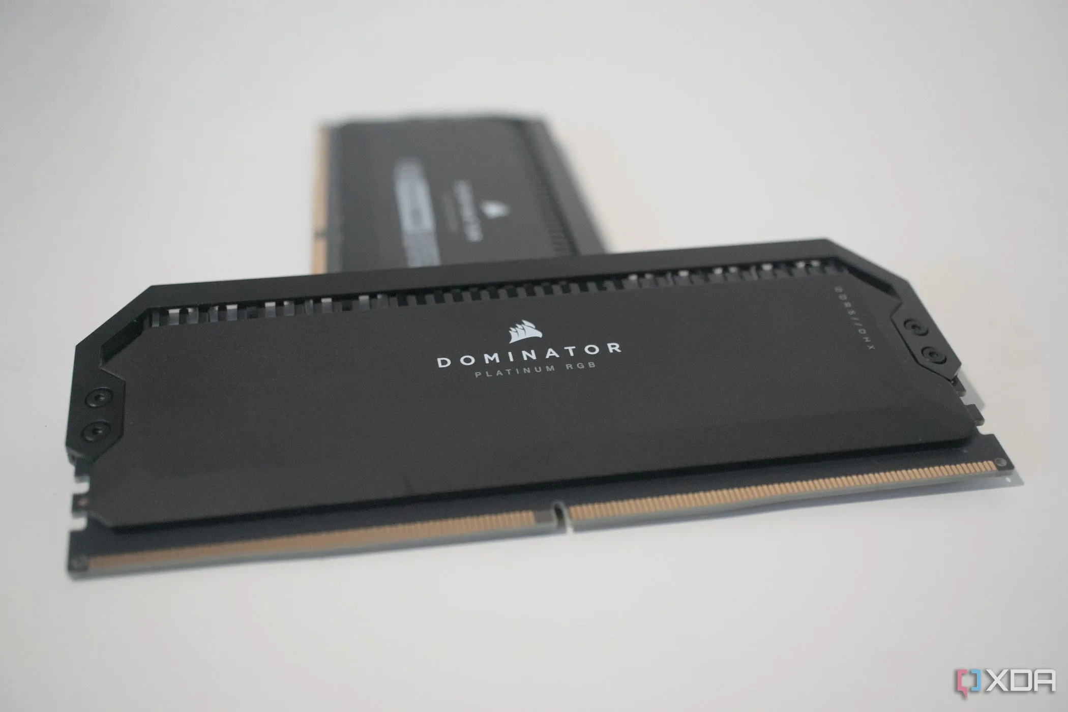 Thanh RAM Corsair Dominator DDR5 hiệu năng cao, minh họa linh kiện RAM khi thiết lập XMP/EXPO để tối ưu hiệu suất.