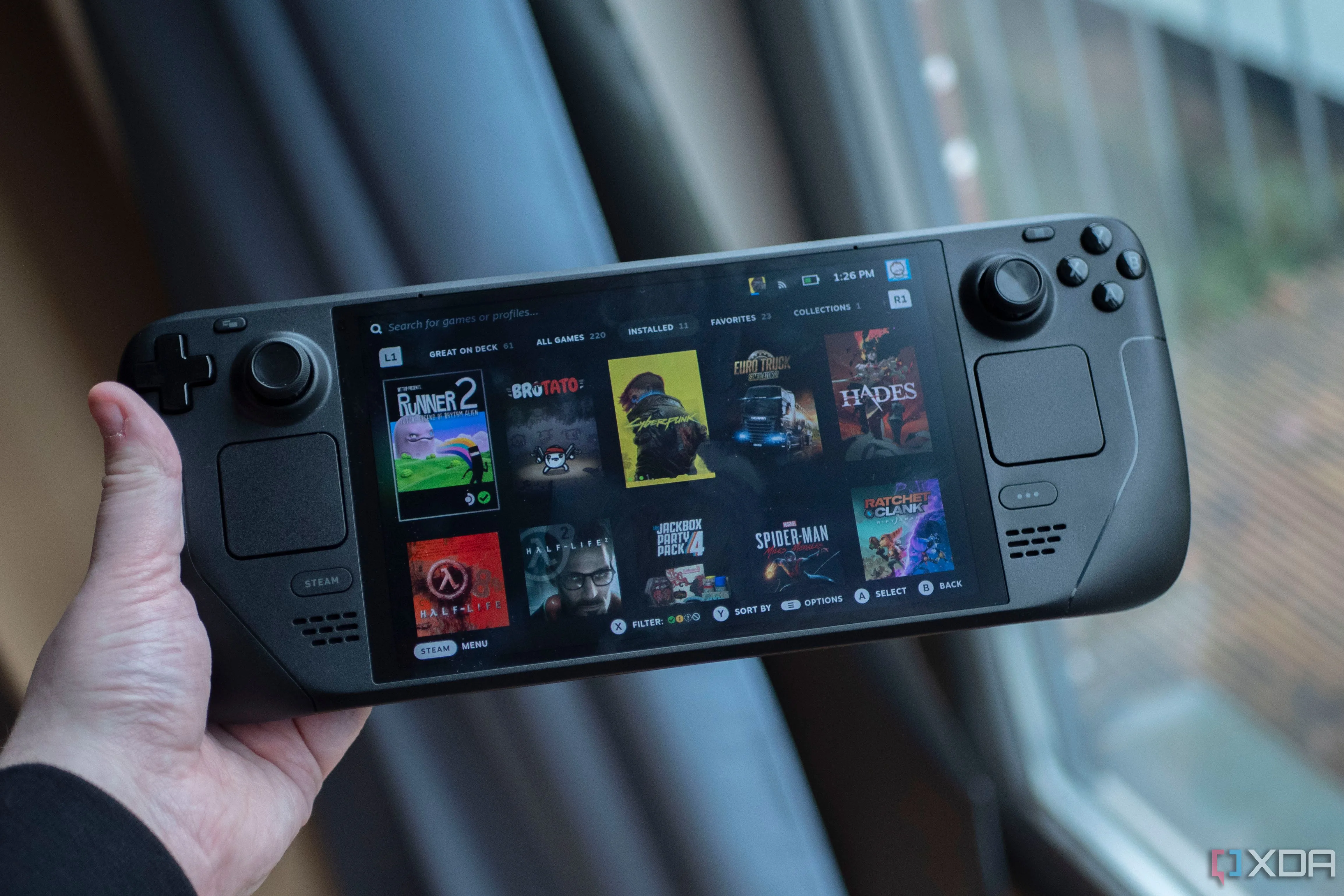Thiết bị chơi game cầm tay Steam Deck OLED, nơi vấn đề tốc độ tải Steam chậm cũng thường gặp.