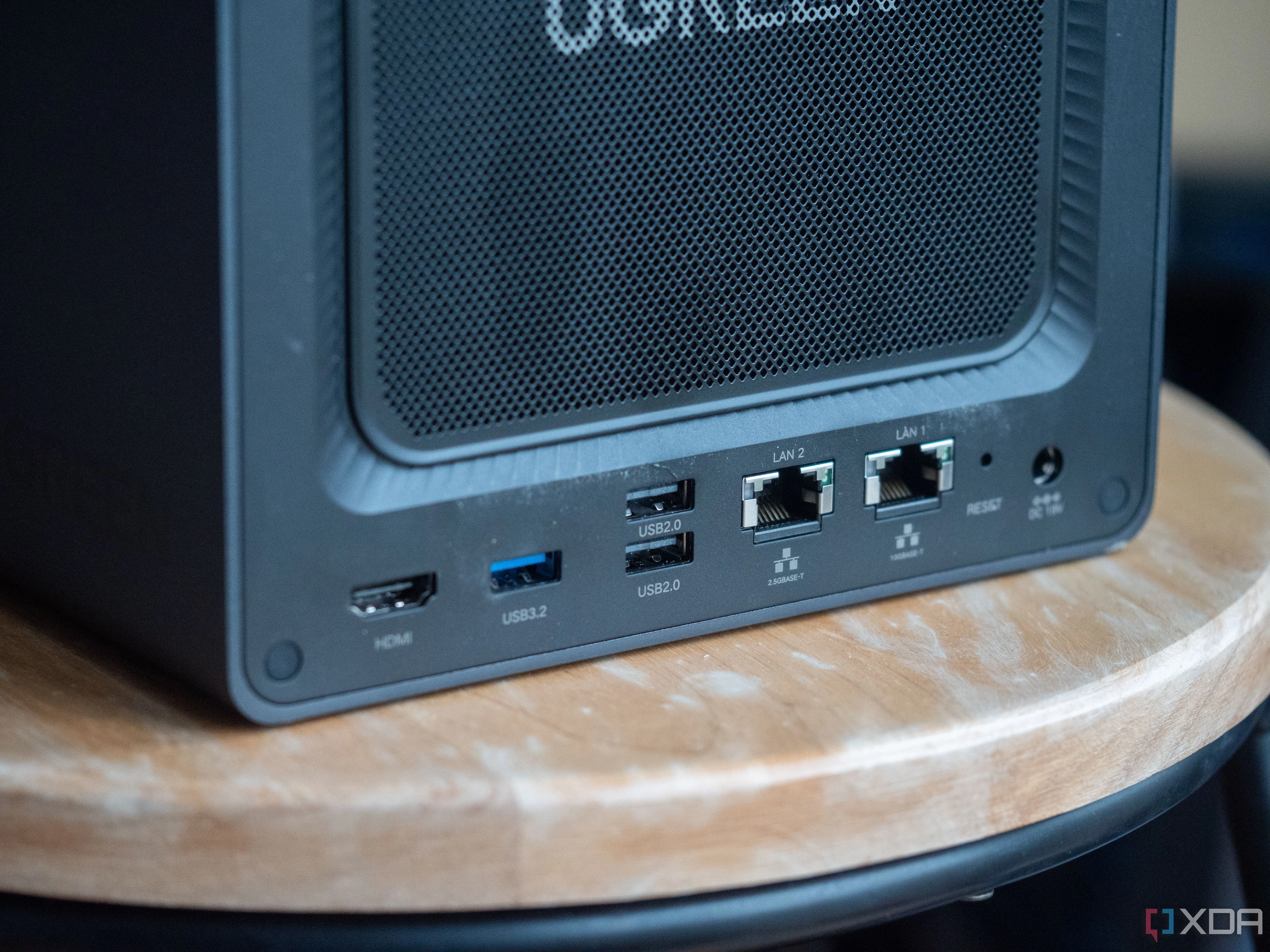 Thiết bị lưu trữ mạng NAS của Ugreen, biểu tượng cho nhu cầu băng thông cao trong hệ thống mạng gia đình