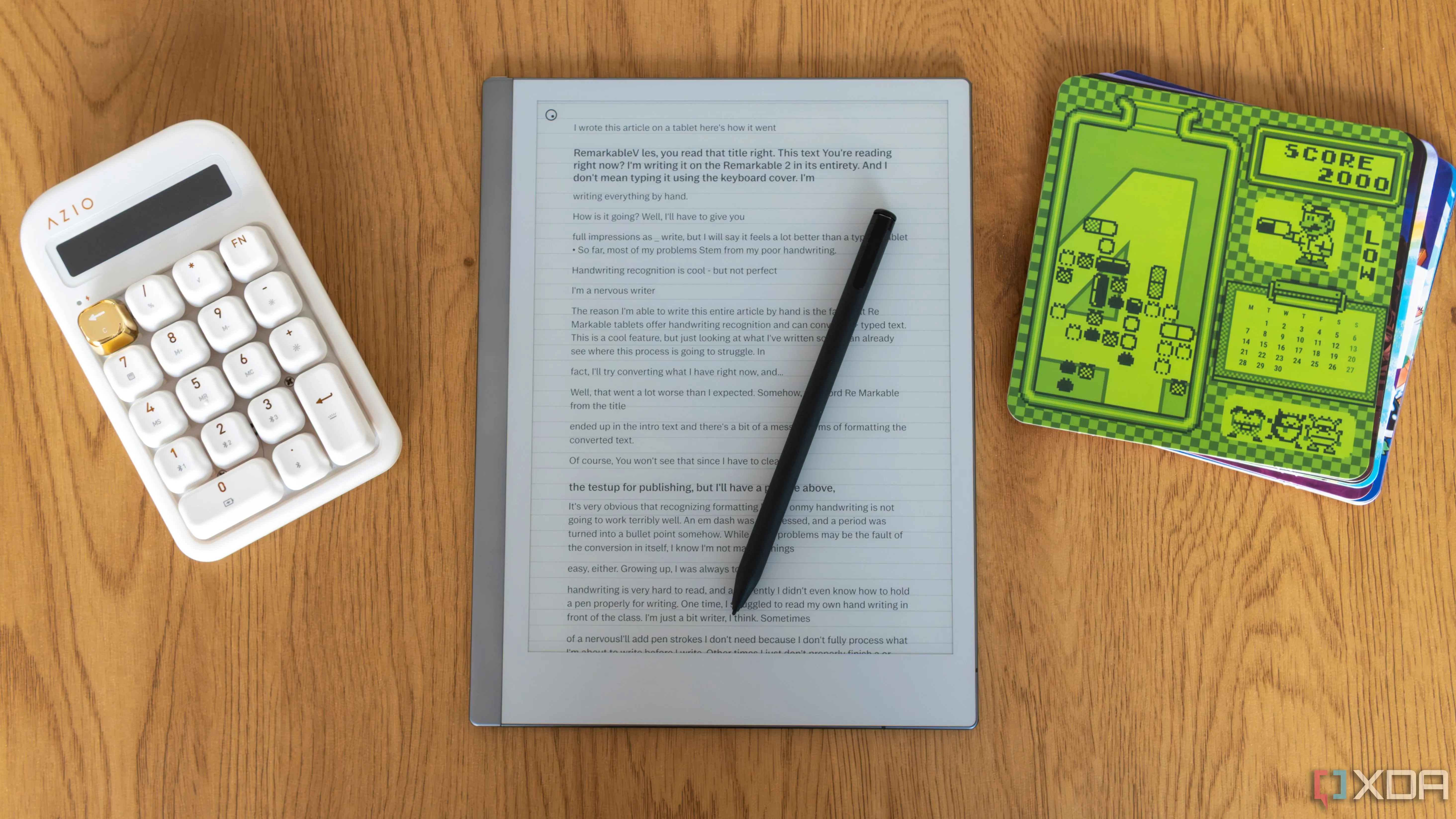 Thiết bị Remarkable 2 với chữ viết tay được chuyển đổi thành văn bản kỹ thuật số, minh họa việc quản lý tài nguyên học tập hiệu quả