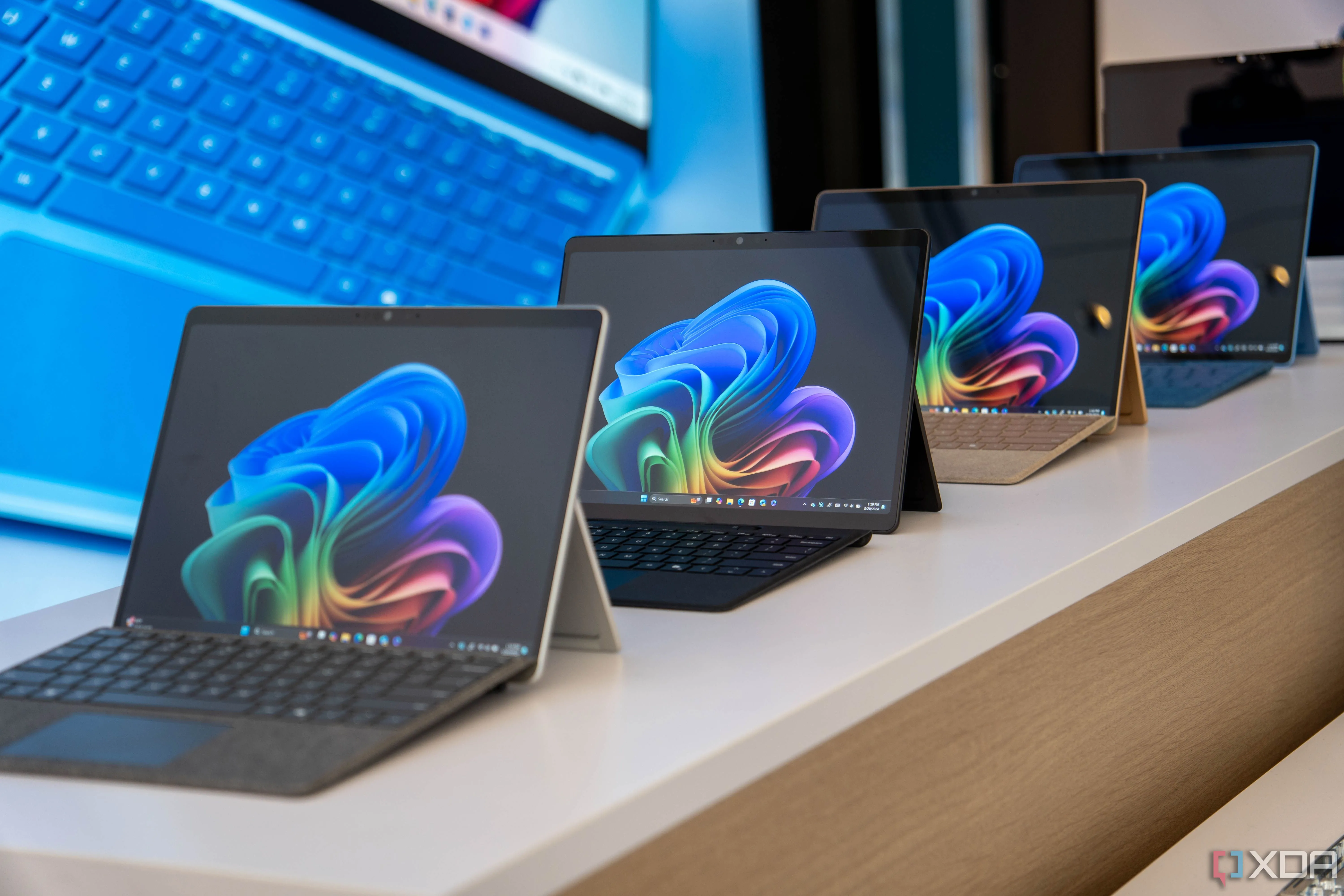 Thiết bị Surface Pro 11 trình diễn tại sự kiện của Microsoft, minh họa dòng Copilot+ PC