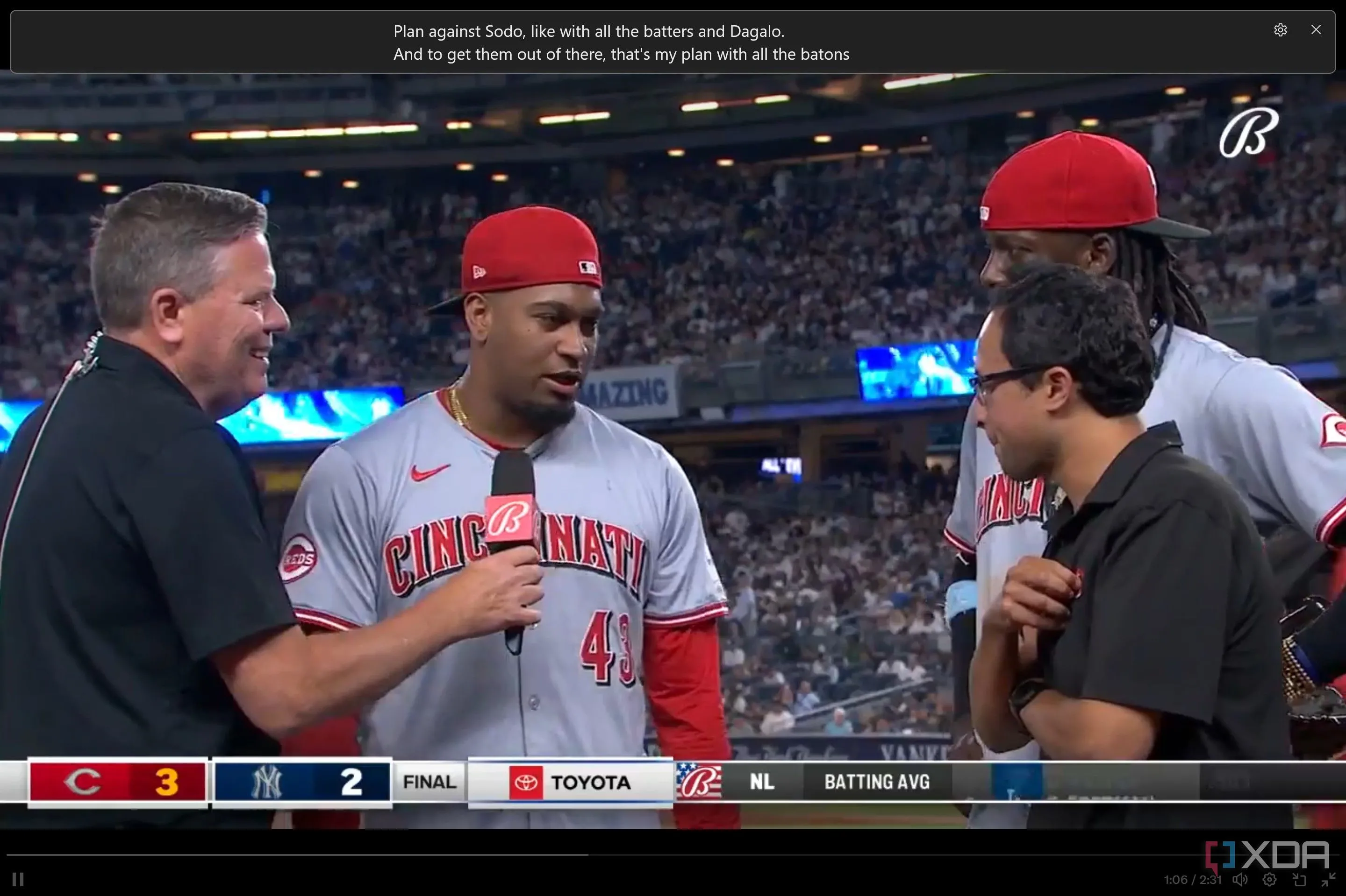 Tính năng Live Captions (phụ đề trực tiếp) của Windows 11 hiển thị trên màn hình Surface Pro khi đang phát video