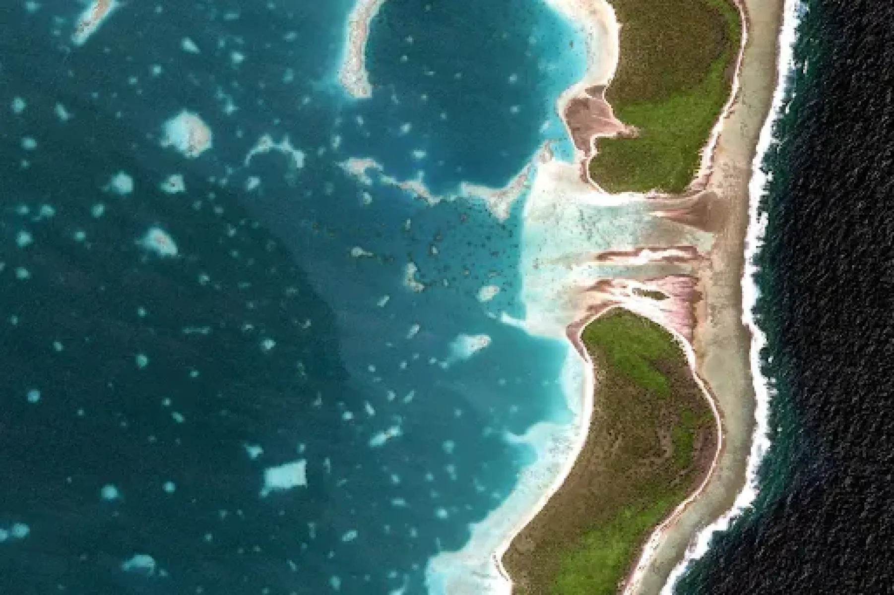 Toàn cảnh Quần đảo Marshall nhìn từ Google Earth, thể hiện khả năng quan sát chi tiết mọi ngóc ngóc trên hành tinh bằng công nghệ hình ảnh vệ tinh tiên tiến.
