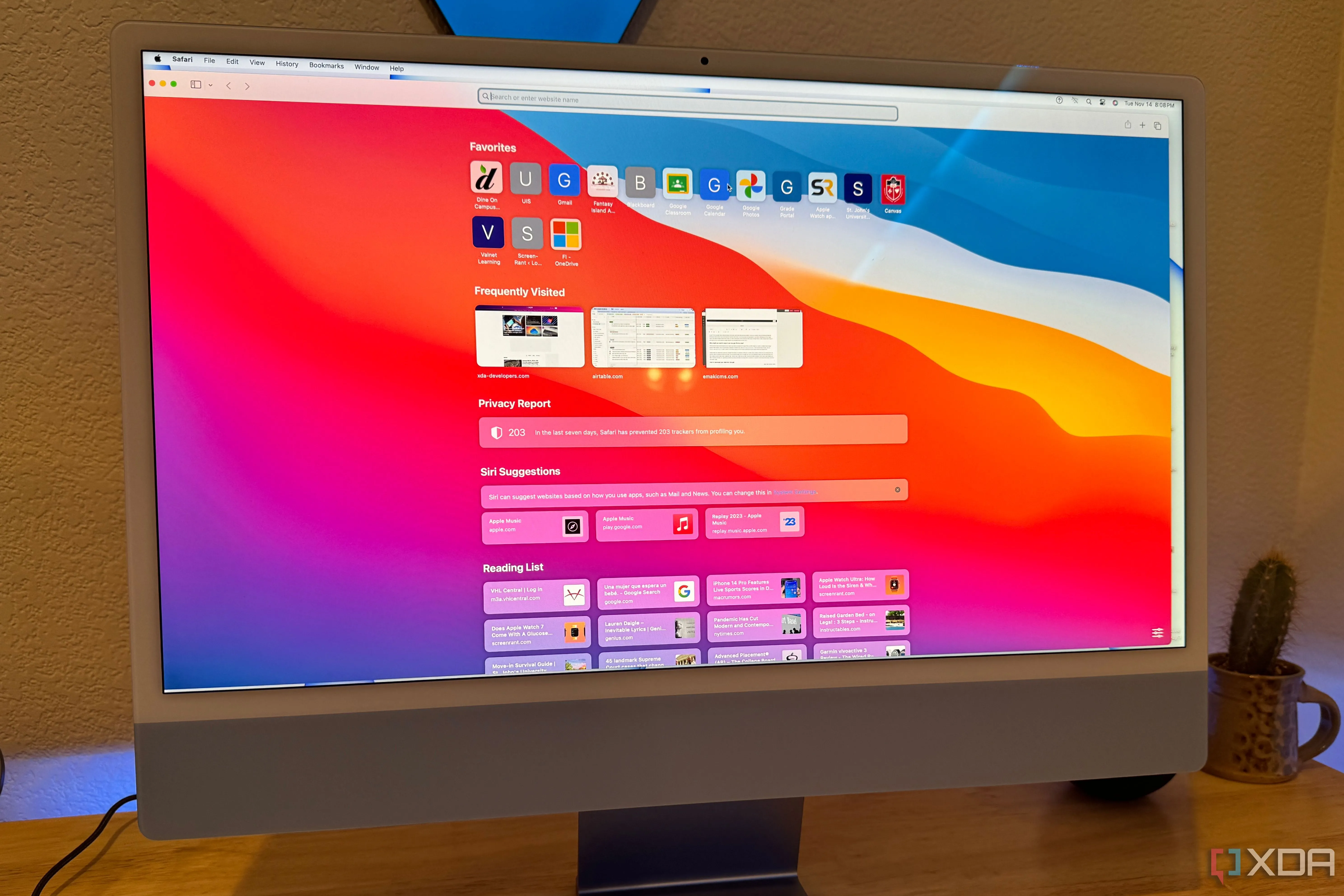 Trang bắt đầu của Safari trên iMac, hiển thị giao diện sạch sẽ và tích hợp với hệ sinh thái Apple