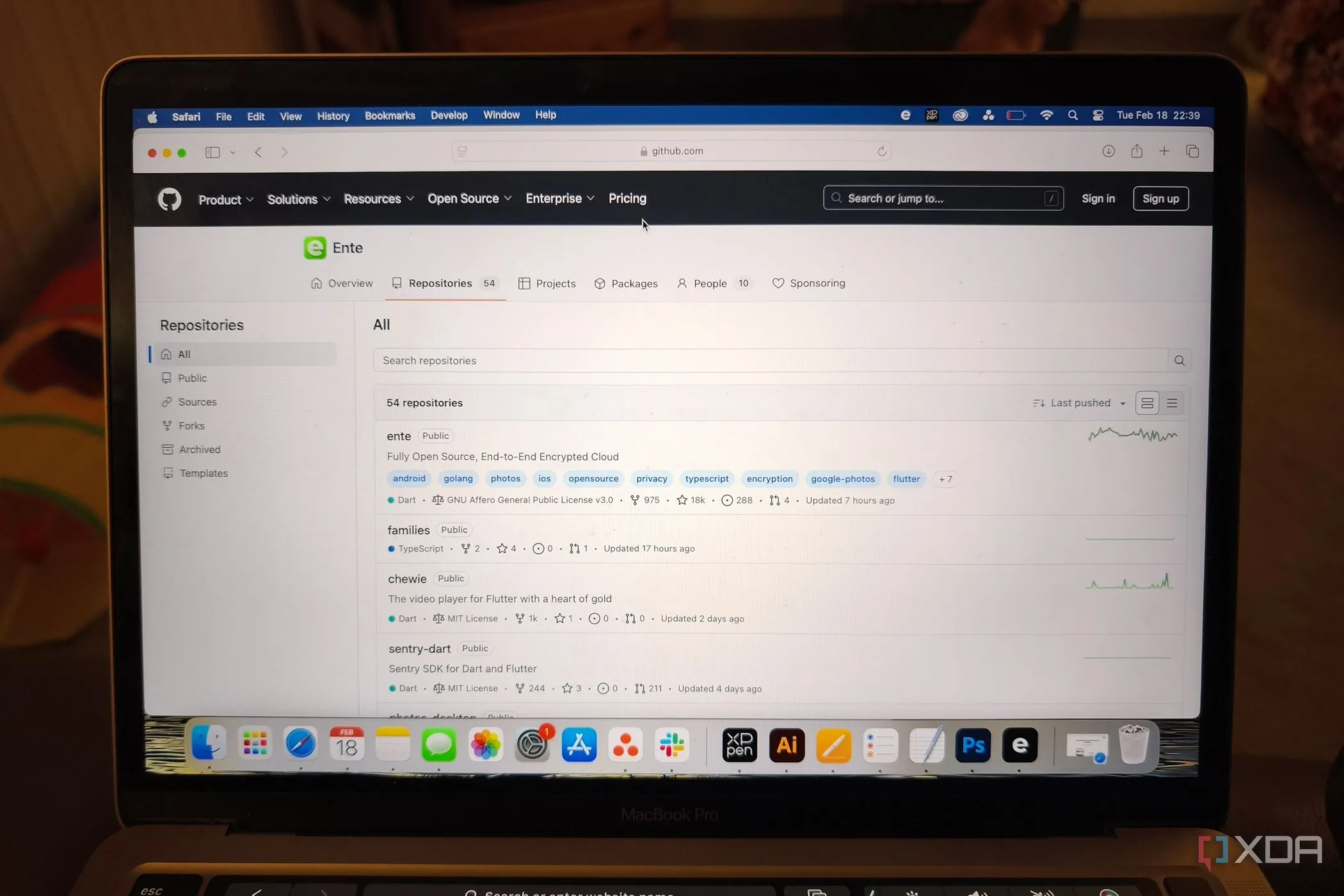 Trang GitHub của Ente Photos hiển thị mã nguồn và thông tin dự án