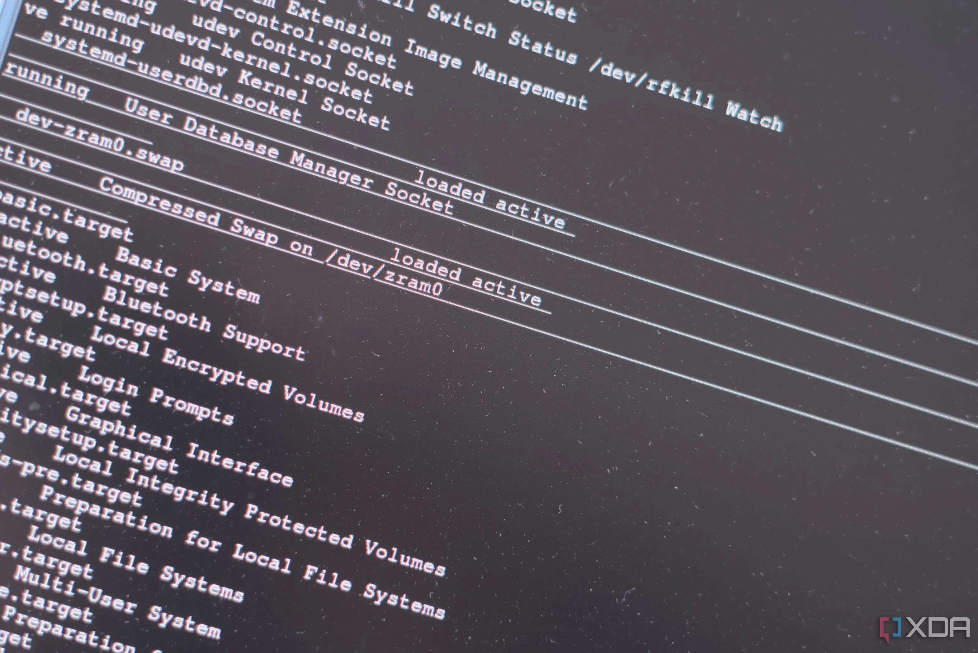 Trạng thái các dịch vụ systemd đang chạy, hiển thị khả năng tự động khởi động lại khi gặp lỗi