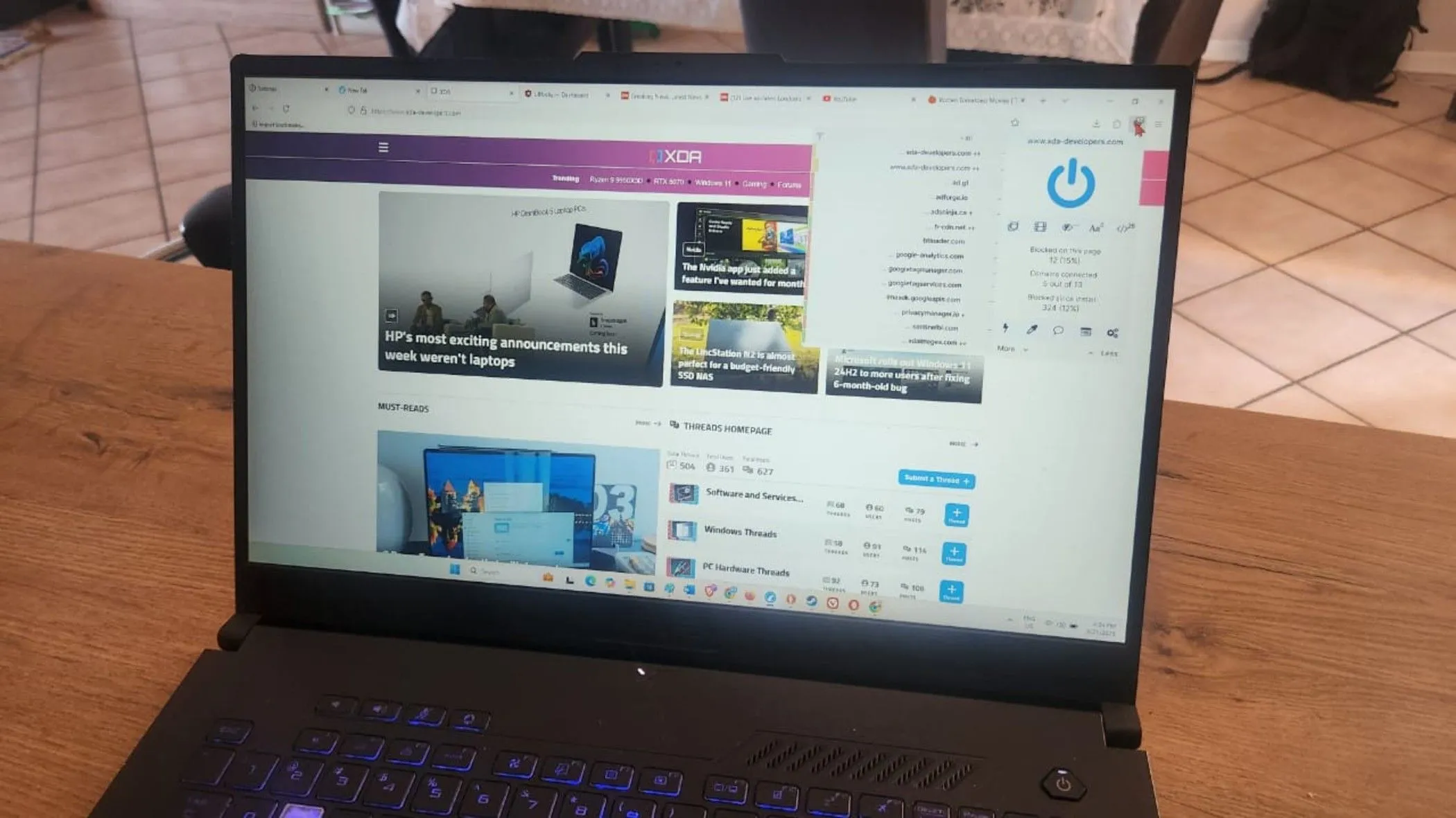 Trình duyệt LibreWolf trên màn hình laptop, một lựa chọn thay thế Chrome tập trung vào quyền riêng tư