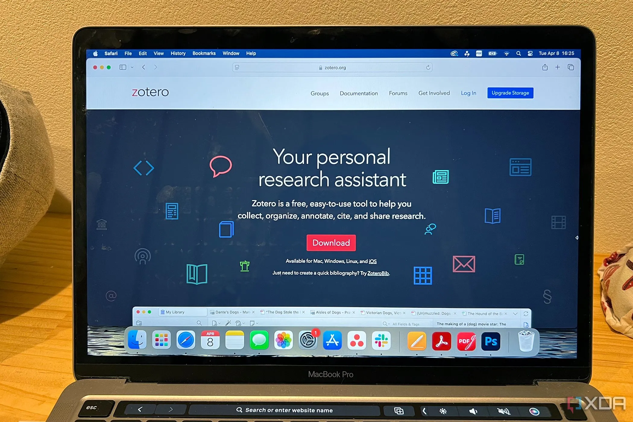 Trợ lý nghiên cứu Zotero đang hoạt động trên MacBook, minh họa một trong những công cụ quản lý tài liệu mà Adobe Acrobat có khả năng tương thích tốt hơn PDFgear.