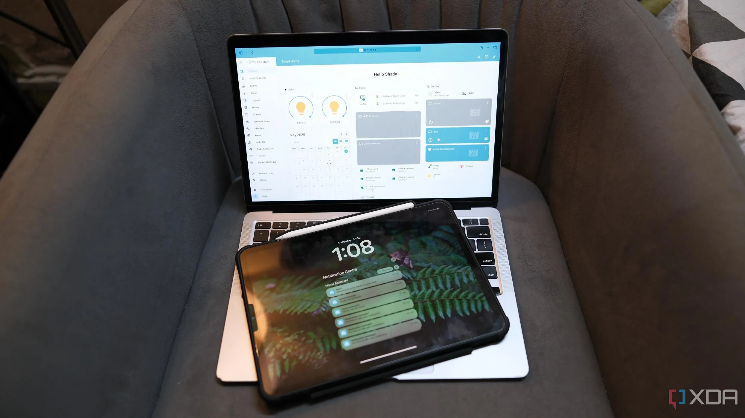 Tự động hóa tác vụ trên laptop và tablet bằng Home Assistant, minh họa khả năng tích hợp mượt mà với Ubuntu Server.