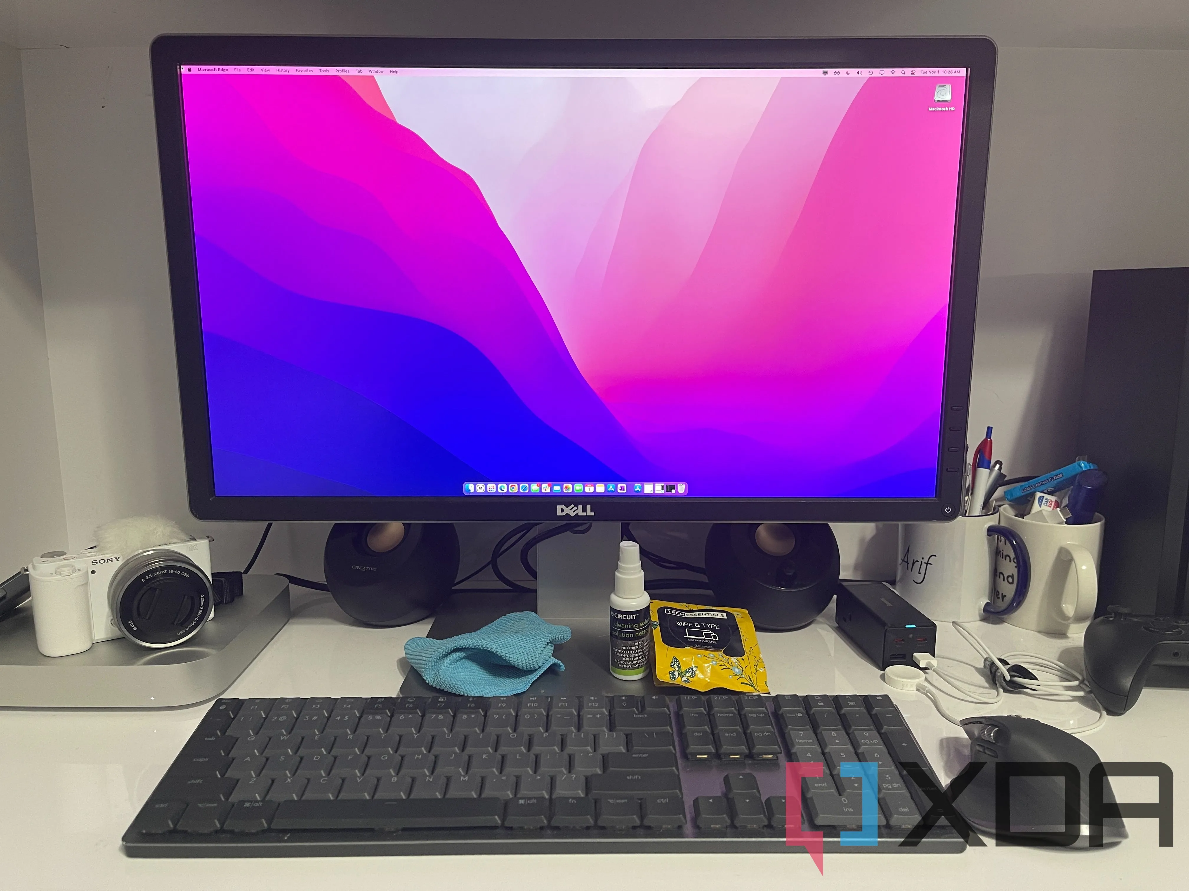 Vết bẩn và vệt sọc trên màn hình OLED sau khi vệ sinh không đúng cách