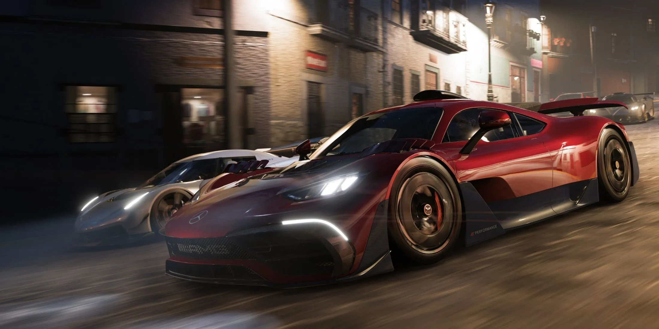 Xe đua tốc độ cao chạy qua sa mạc trong Forza Horizon 5 với khung cảnh hoàng hôn